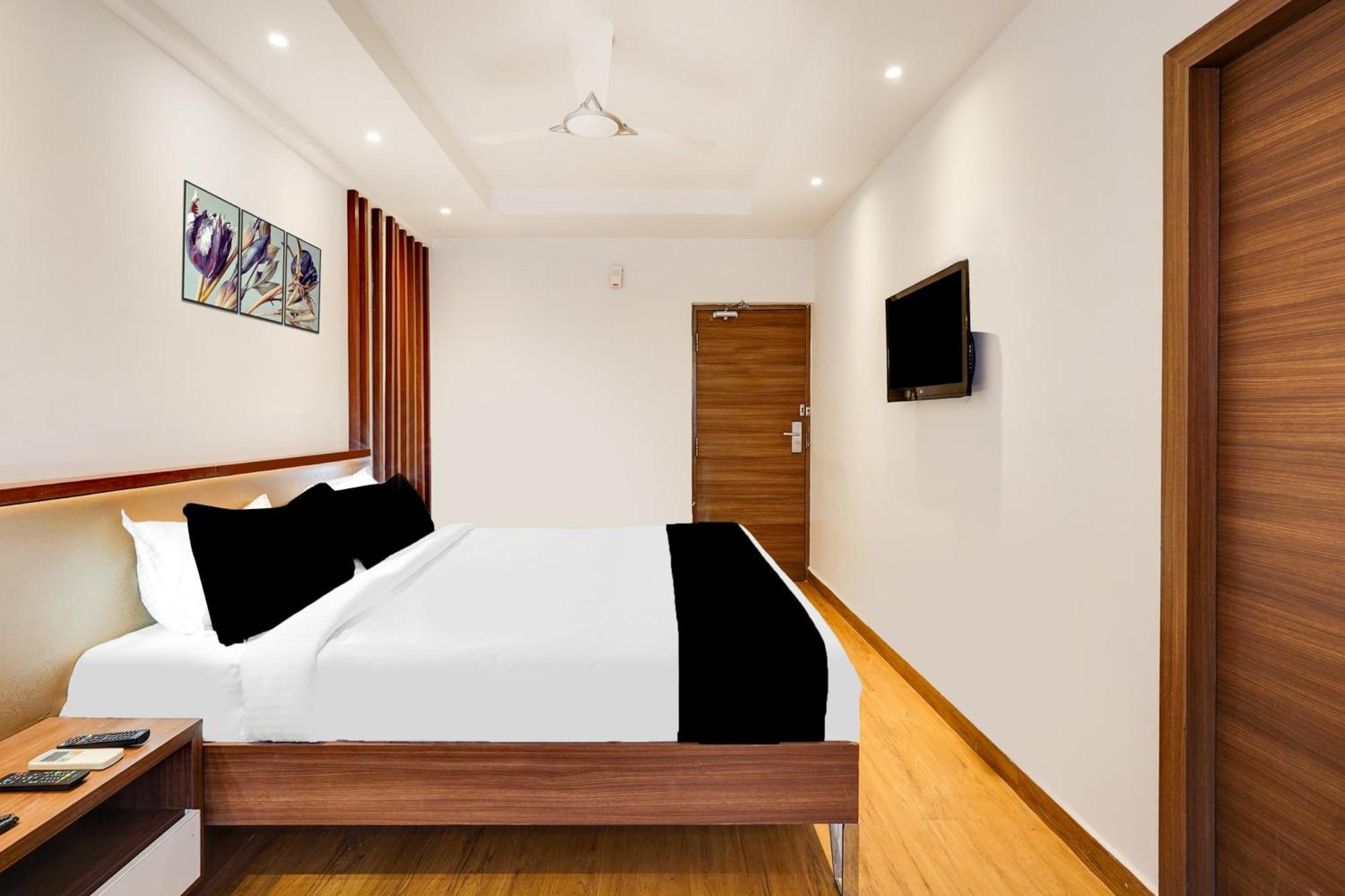 Super Townhouse Oak Kodambakkam Formerly Cine City Madras Buitenkant foto