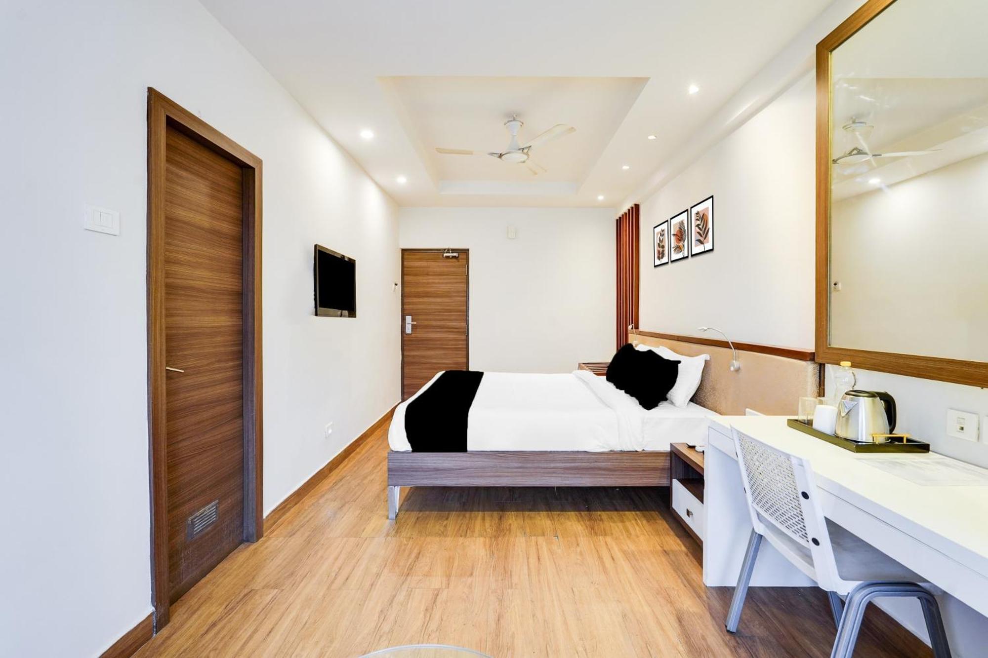 Super Townhouse Oak Kodambakkam Formerly Cine City Madras Buitenkant foto