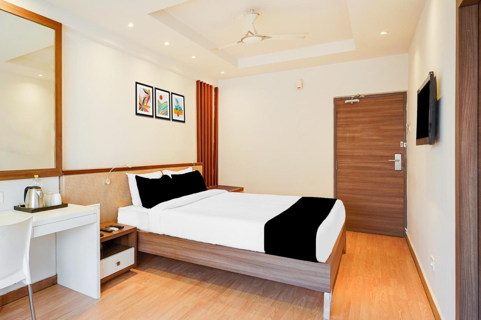 Super Townhouse Oak Kodambakkam Formerly Cine City Madras Buitenkant foto